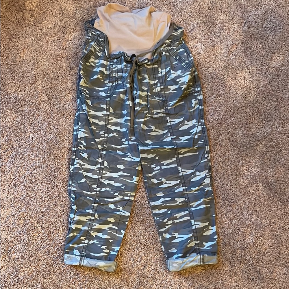 Motherhood Maternity pants with Camouflage Pattern